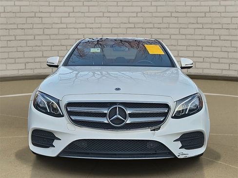 Used 2019 Mercedes-Benz E 300 image 2