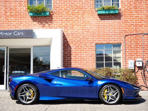 Used 2022 Ferrari F8 Tributo RWD image 4