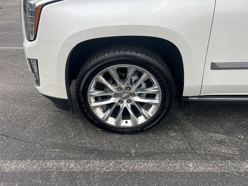 Used 2018 Cadillac Escalade Platinum image 8