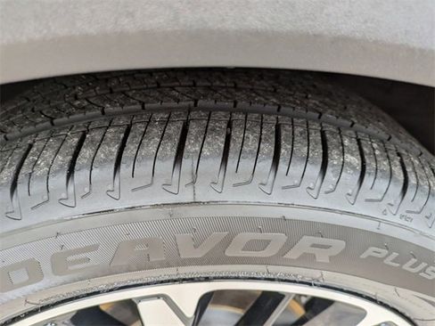 Used 2021 Ford Escape SE w/ SE Sport Appearance Package image 11