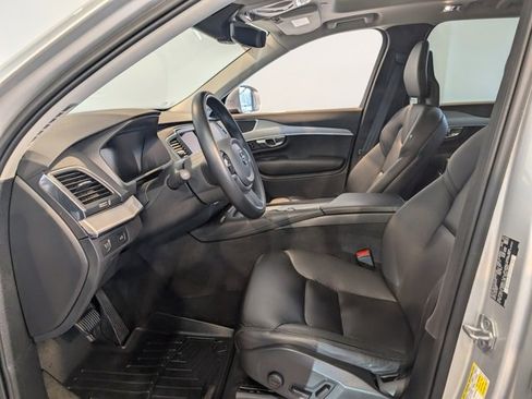 Used 2022 Volvo XC90 T5 Momentum image 12