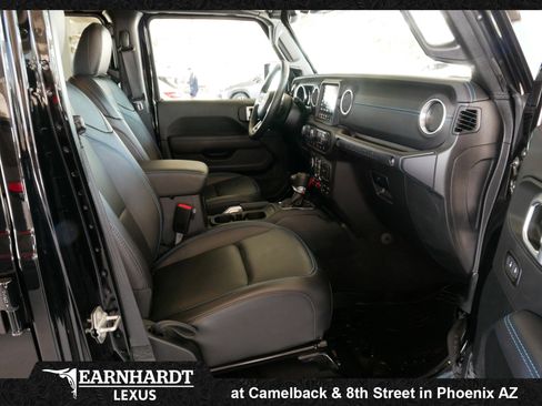 Used 2021 Jeep Wrangler Unlimited Rubicon 4xe w/ Cold Weather Group AWD/4WD image 10