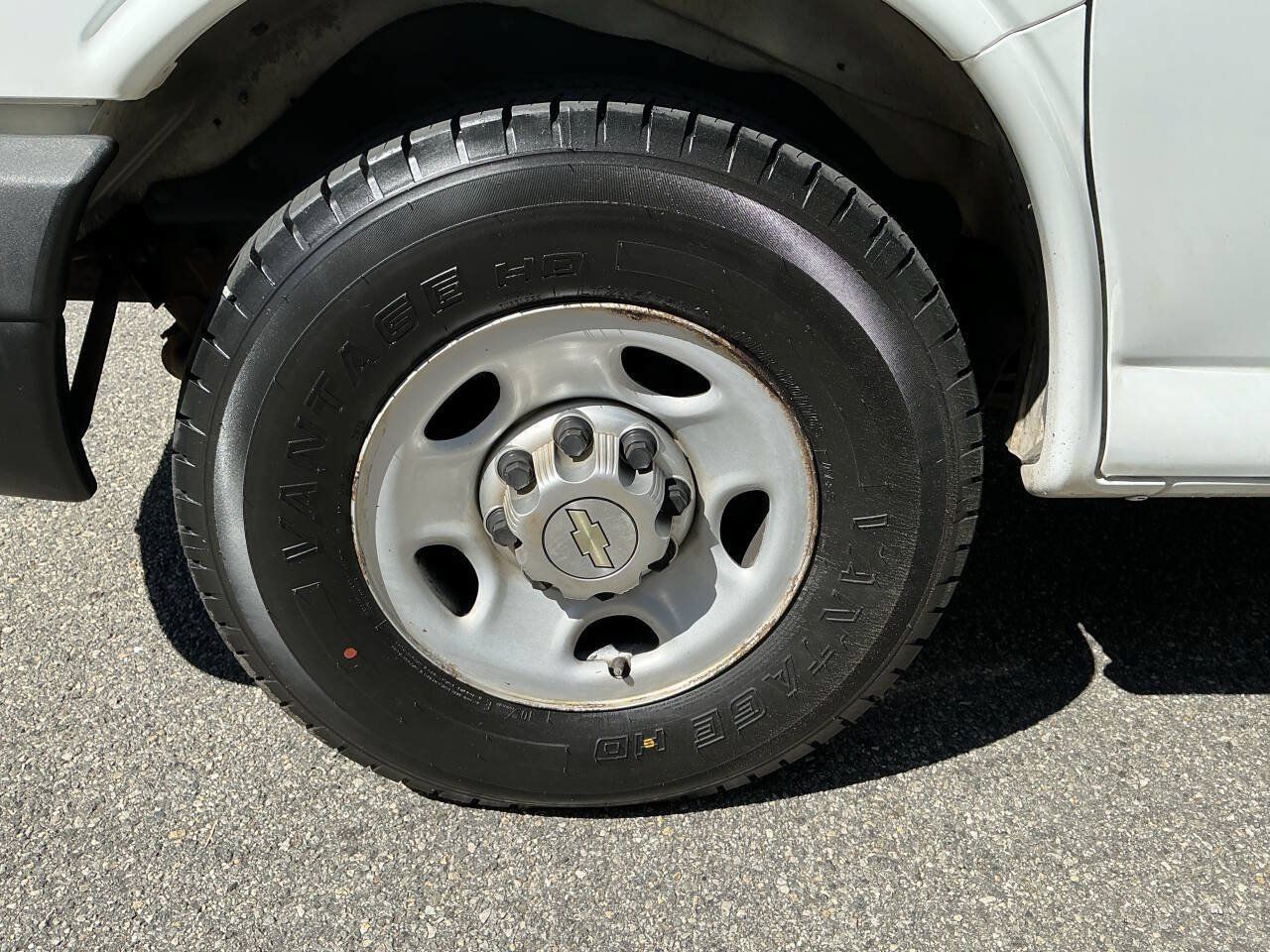 Used 2014 Chevrolet Express 2500 RWD image 8