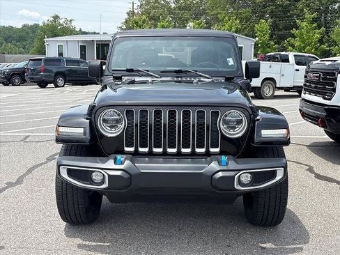 Used 2022 Jeep Wrangler Unlimited Sahara AWD/4WD image 3