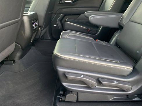 Used 2025 Chevrolet Suburban Premier image 23