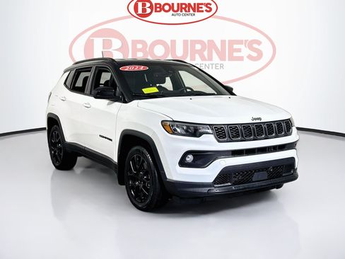Used 2024 Jeep Compass Latitude w/ Convenience Group AWD/4WD image 1
