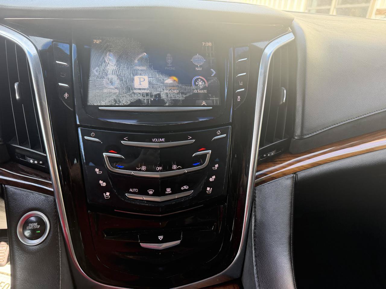 Used 2015 Cadillac Escalade Luxury AWD/4WD image 15