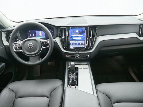 Certified 2025 Volvo XC60 B5 Plus AWD/4WD image 23