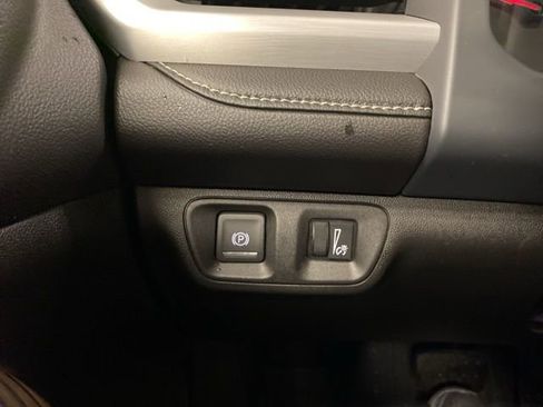 Used 2023 GMC Acadia SLE w/ Driver Convenience Package image 18