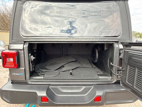 Used 2022 Jeep Wrangler Unlimited Sahara image 30