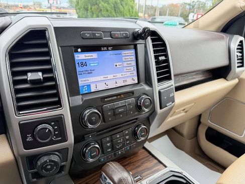 Used 2018 Ford F150 Lariat image 28