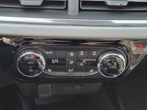 New 2026 Chevrolet Trax LT w/ Sunroof Package FWD image 20