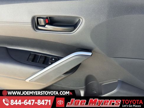 Used 2023 Toyota Corolla Cross LE w/ Moonroof Package image 26