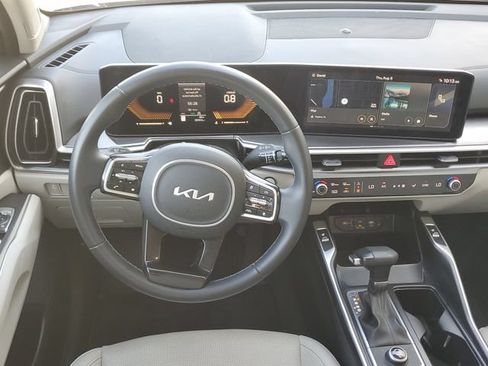 Used 2025 Kia Sorento S w/ Panoramic Sunroof Package FWD image 13