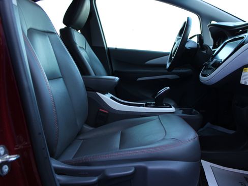 Used 2020 Chevrolet Bolt Premier w/ Infotainment Package image 41