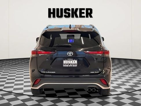 Used 2025 Toyota Highlander XSE AWD/4WD image 5