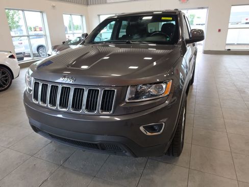 Used 2014 Jeep Grand Cherokee Laredo w/ 18" Wheel & 8.4" Radio Group AWD/4WD image 2