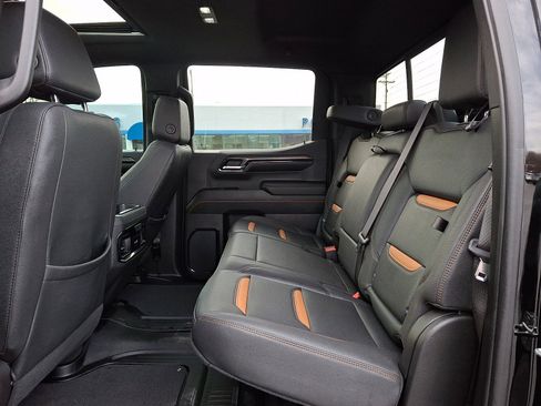 Used 2023 GMC Sierra 1500 AT4 w/ Technology Package image 10