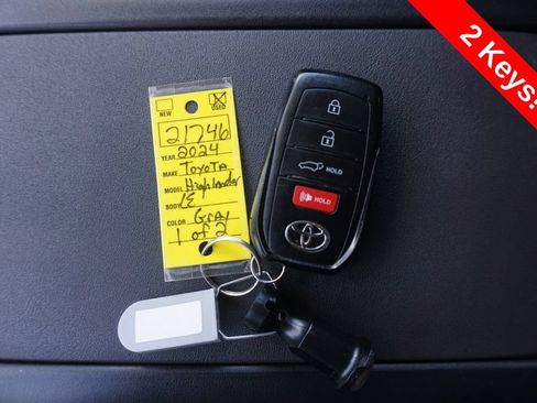 Certified 2024 Toyota Highlander LE FWD image 33