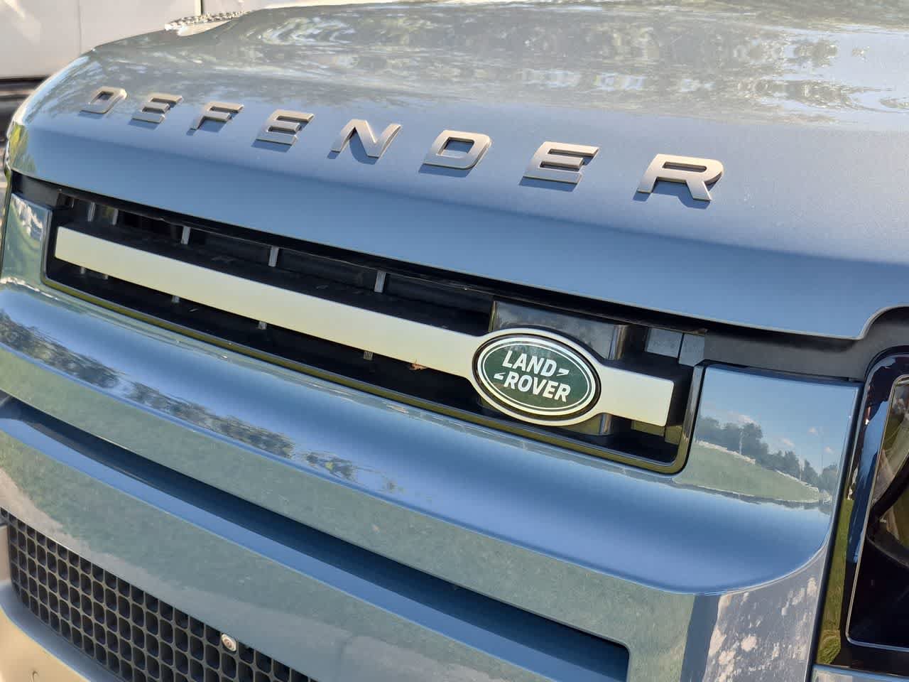 Certified 2025 Land Rover Defender 110 X-Dynamic SE AWD/4WD image 14