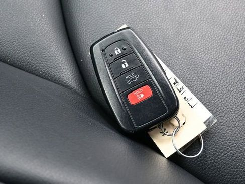 Certified 2023 Toyota Highlander XLE image 36