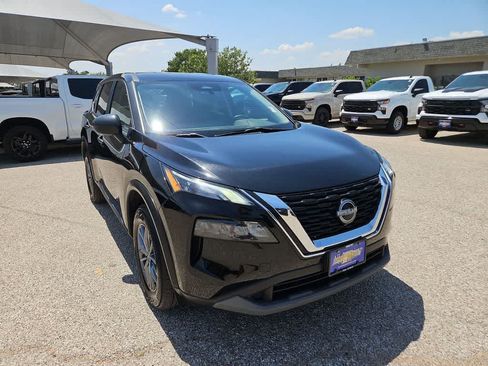 Used 2023 Nissan Rogue S AWD/4WD image 2