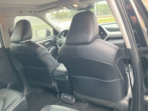 Used 2023 Toyota Highlander Platinum AWD/4WD image 25