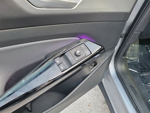 Used 2023 Volkswagen ID.4 S image 17