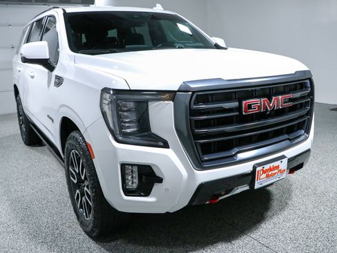 Used 2023 GMC Yukon AT4 w/ Technology Package AWD/4WD image 5