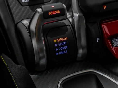 Used 2024 Lamborghini Urus Performante AWD/4WD image 25