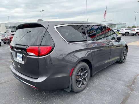 Used 2018 Chrysler Pacifica Touring Plus w/ Tire & Wheel Group FWD image 5