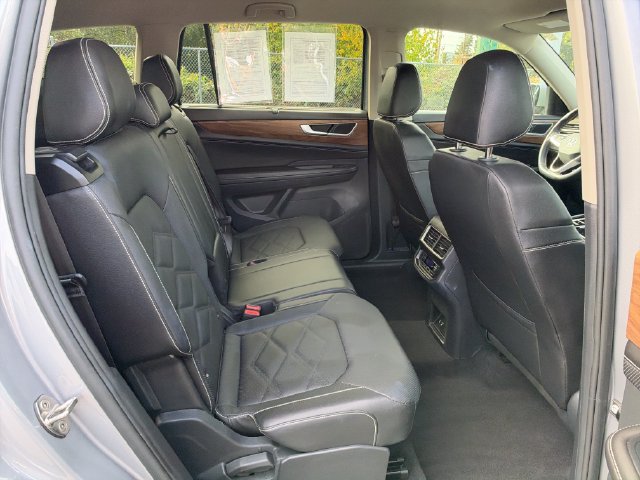 Used 2025 Volkswagen Atlas SE FWD image 10