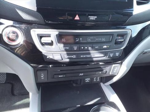 Used 2016 Honda Pilot Touring image 15