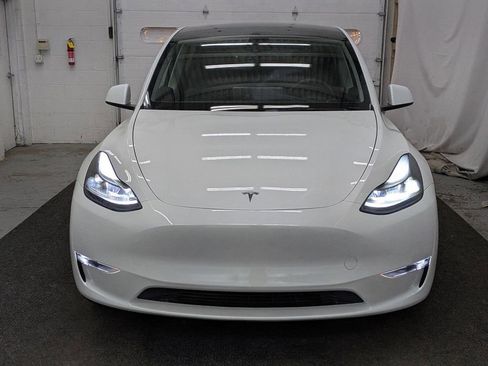 Used 2025 Tesla Model Y Long Range AWD/4WD image 18