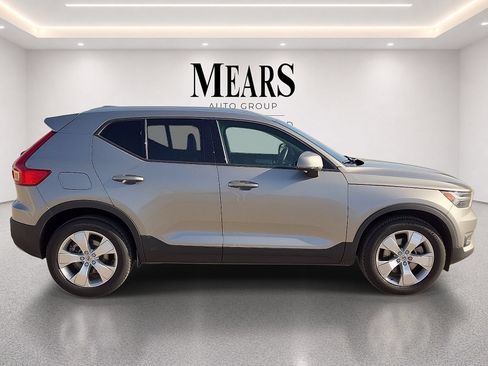 Used 2022 Volvo XC40 T5 Momentum AWD/4WD image 7