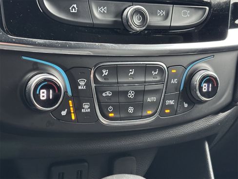 Used 2023 Chevrolet Traverse LT image 6