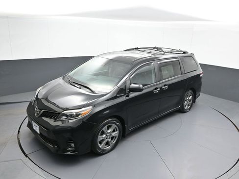 Certified 2019 Toyota Sienna SE w/ SE Preferred Package AWD/4WD image 37