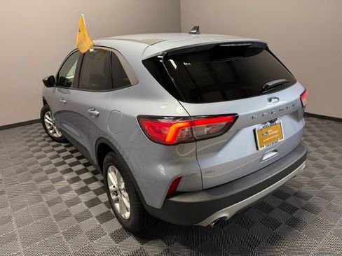 Used 2022 Ford Escape SE w/ Convenience Package FWD image 9