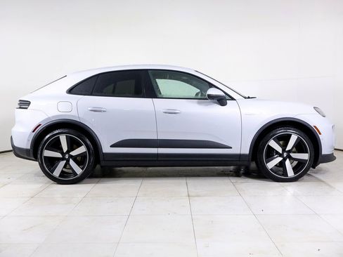 New 2026 Porsche Macan 4 Electric image 35