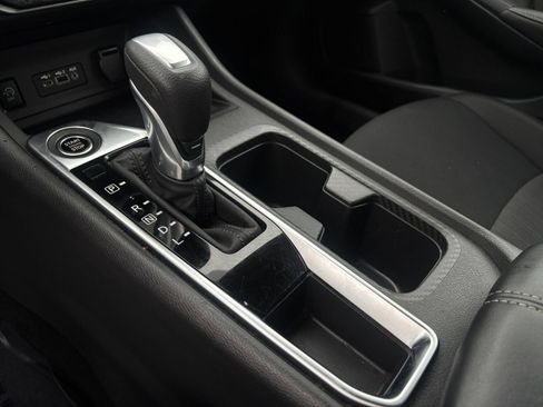 Used 2025 Nissan Sentra SV FWD image 40
