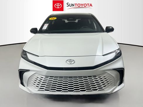 Used 2025 Toyota Camry XSE FWD image 10