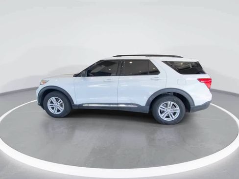 Used 2020 Ford Explorer XLT w/ Equipment Group 202A AWD/4WD image 5
