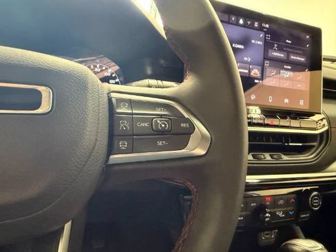 Used 2025 Jeep Compass Trailhawk AWD/4WD image 23