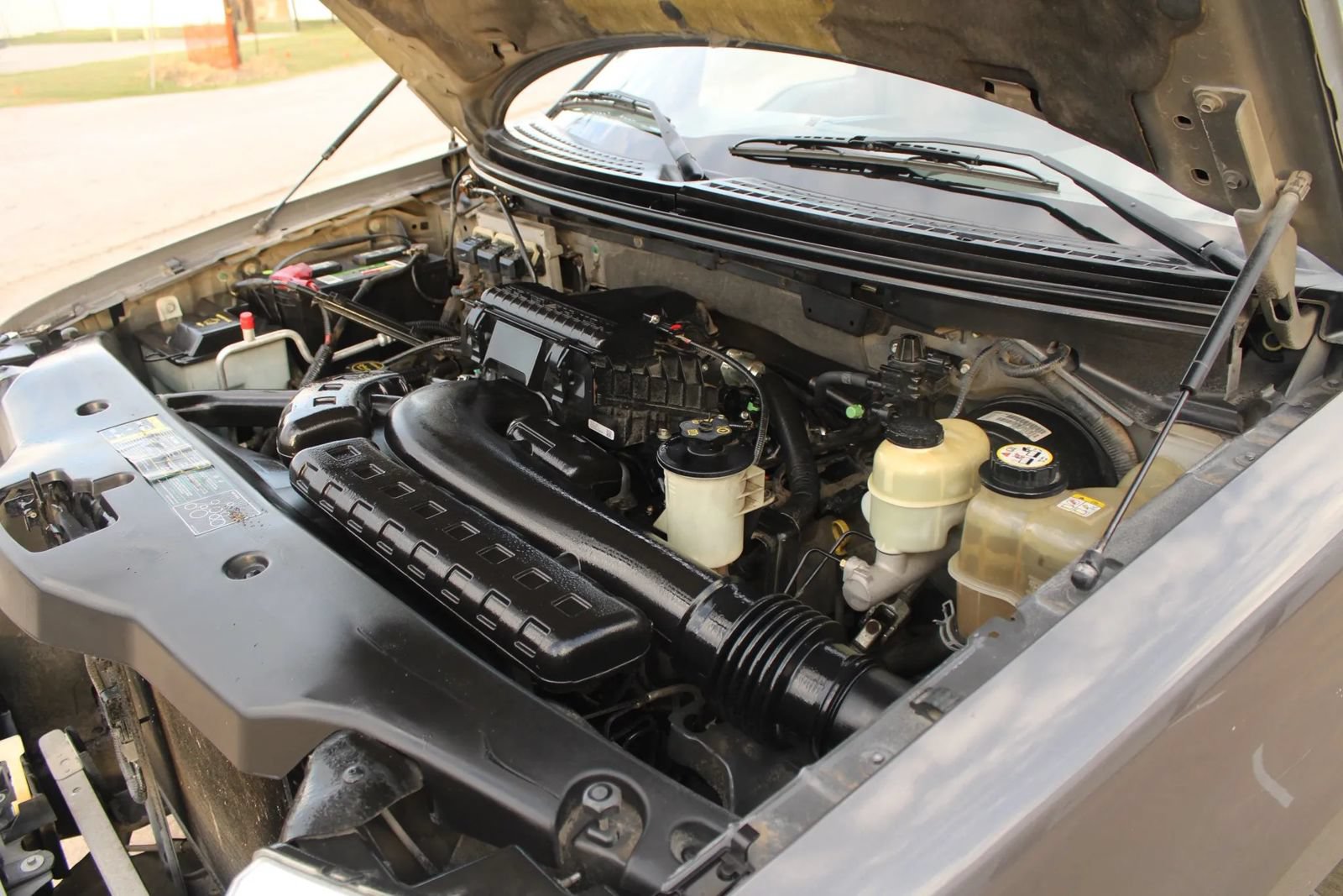 Used 2004 Ford F150 Lariat RWD image 28