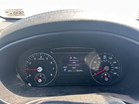 Used 2020 Kia Sorento LX image 11