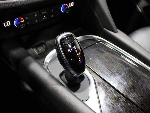 Used 2019 Buick Enclave Avenir w/ Avenir Technology Package FWD image 21