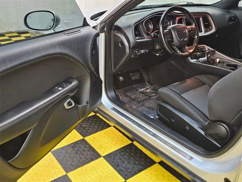 Used 2020 Dodge Challenger SXT w/ Driver Convenience Group image 19