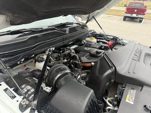 Used 2024 RAM 2500 Laramie AWD/4WD image 24