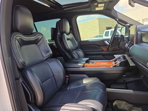 Used 2019 Lincoln Navigator L Reserve AWD/4WD image 18