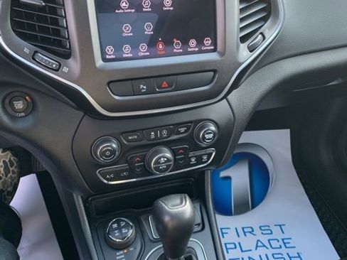 Used 2020 Jeep Cherokee Trailhawk w/ Comfort/Convenience Group image 14